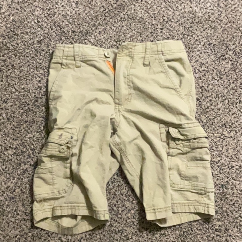 Tan/khaki cargo shorts